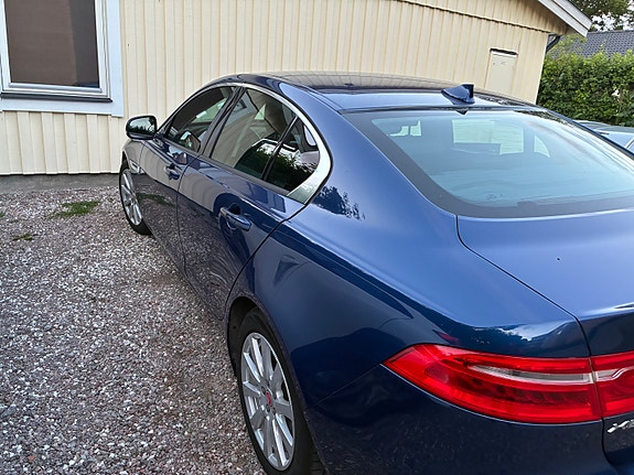 Jaguar XE 2 of 10