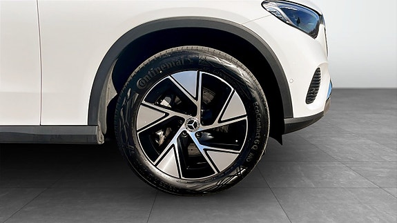 Mercedes-Benz GLC300 e 6 of 12