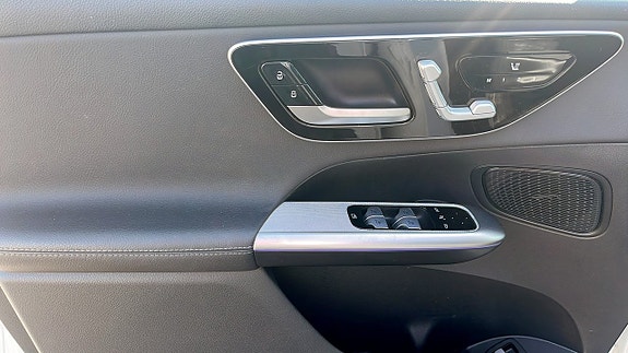 Mercedes-Benz GLC300 e 11 of 12