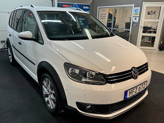 Volkswagen Touran Cross 3 of 5