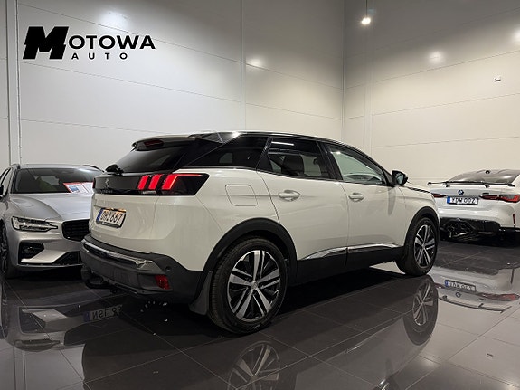 Peugeot 3008 2 of 5