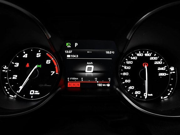 Alfa Romeo Stelvio 25 of 30