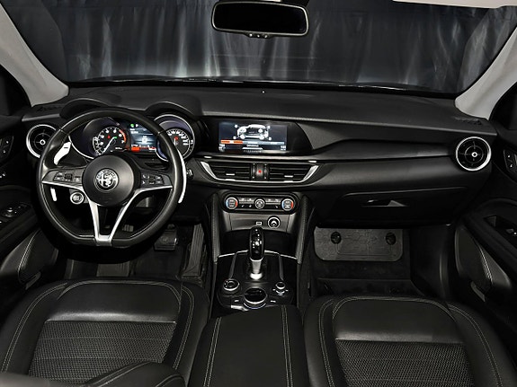 Alfa Romeo Stelvio 22 of 30