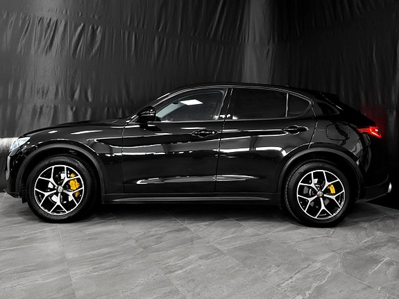 Alfa Romeo Stelvio 10 of 30
