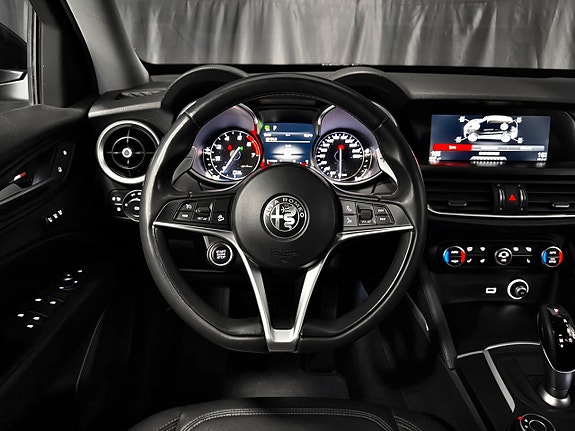 Alfa Romeo Stelvio 23 of 30