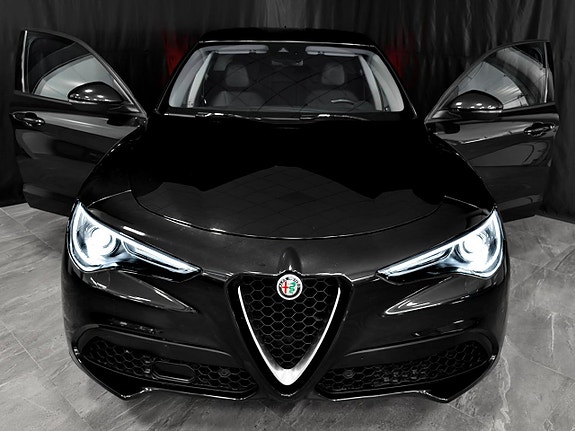 Alfa Romeo Stelvio 9 of 30