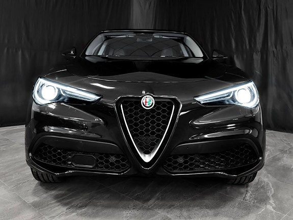 Alfa Romeo Stelvio 7 of 30