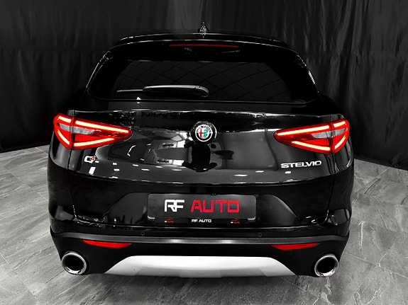Alfa Romeo Stelvio 15 of 30