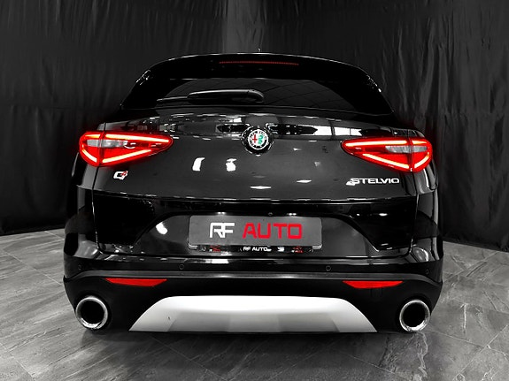 Alfa Romeo Stelvio 16 of 30