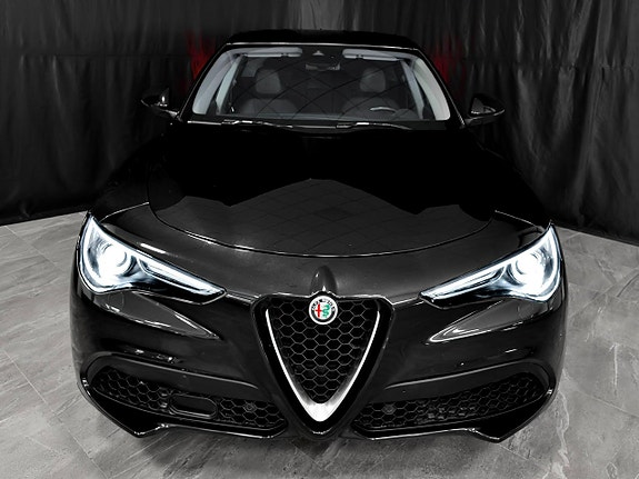 Alfa Romeo Stelvio 8 of 30