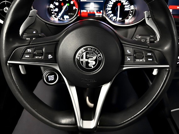 Alfa Romeo Stelvio 24 of 30