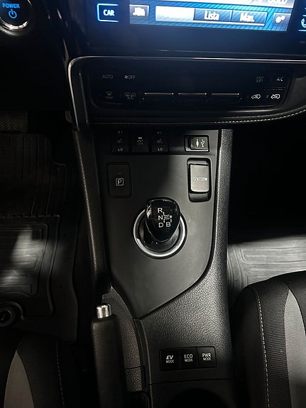 Toyota Auris 9 of 11