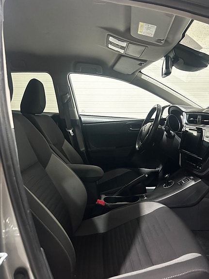 Toyota Auris 8 of 11