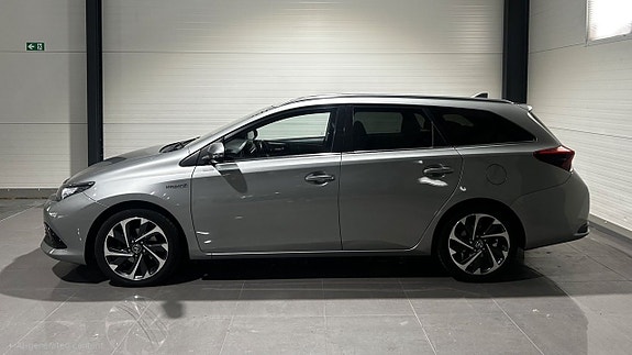 Toyota Auris 5 of 11