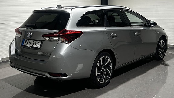Toyota Auris 2 of 11
