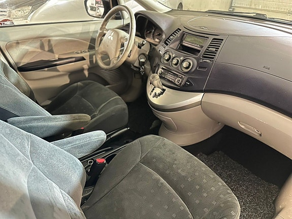 Mitsubishi Grandis 11 of 16