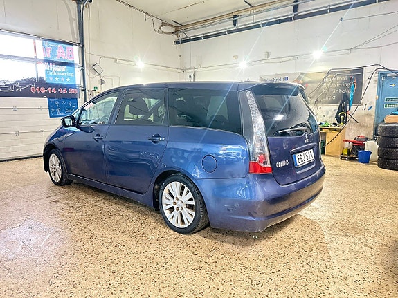 Mitsubishi Grandis 4 of 5