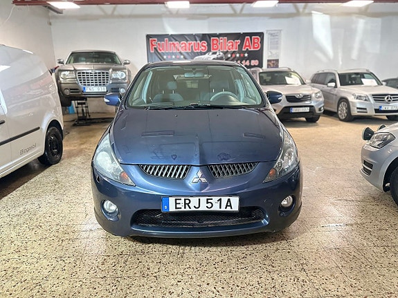 Mitsubishi Grandis 2 of 5