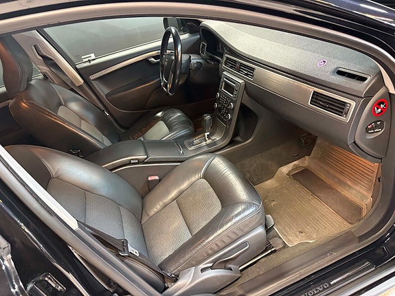 Volvo V70 10 of 13