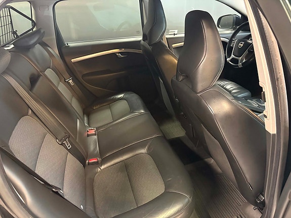 Volvo V70 11 of 13