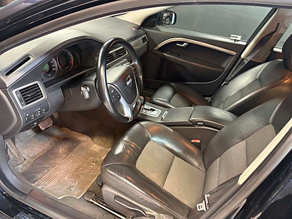 Volvo V70 8 of 13