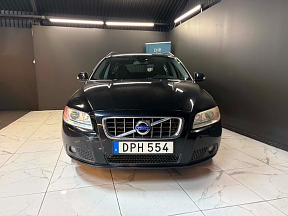 Volvo V70 2 of 13