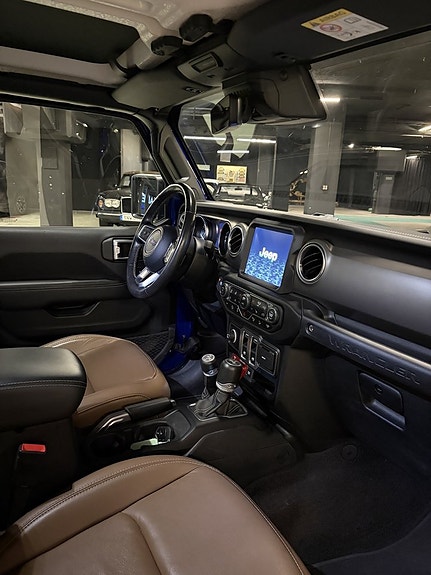Jeep Wrangler Unlimited 7 of 9