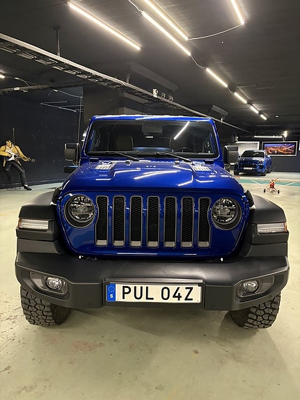 Jeep Wrangler Unlimited 2 of 5