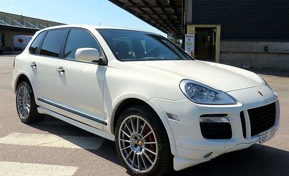 Porsche Cayenne GTS 3 of 5