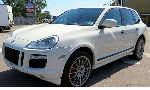Porsche Cayenne GTS 4 of 5