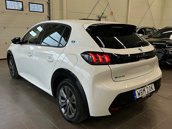 Peugeot e-208 4 of 5