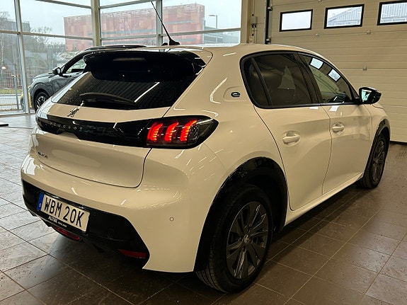 Peugeot e-208 7 of 27