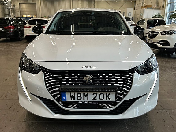 Peugeot e-208 10 of 27