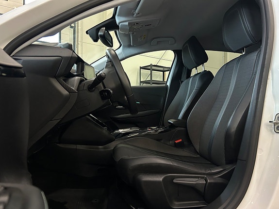 Peugeot e-208 12 of 27