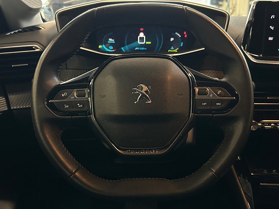 Peugeot e-208 15 of 27
