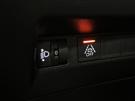 Peugeot e-208 24 of 27