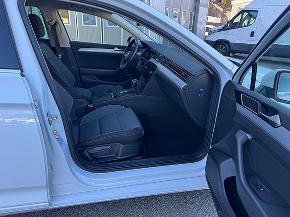 Volkswagen Passat 18 of 27