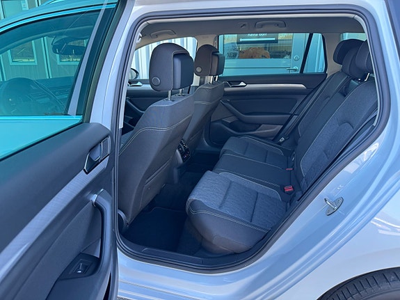 Volkswagen Passat 21 of 27