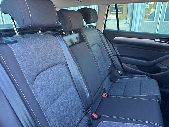 Volkswagen Passat 16 of 27