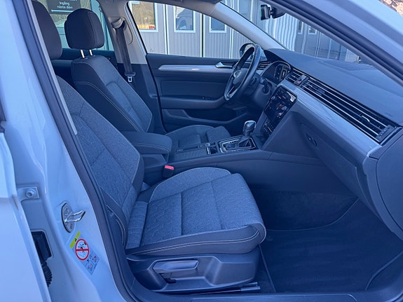 Volkswagen Passat 19 of 27