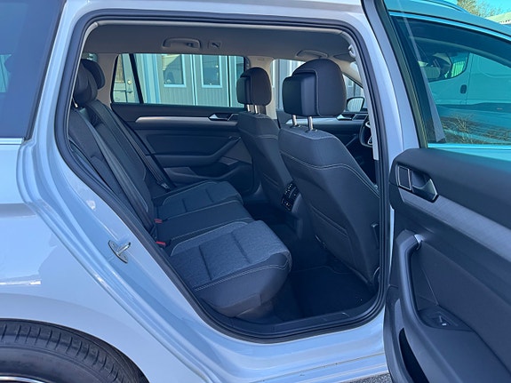 Volkswagen Passat 14 of 27