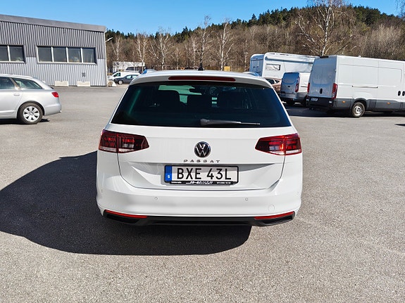 Volkswagen Passat 7 of 27