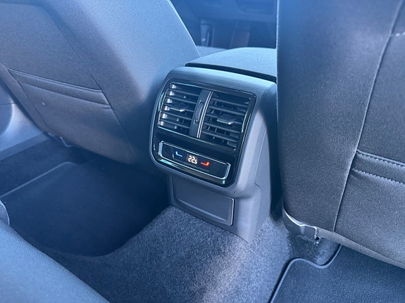 Volkswagen Passat 17 of 27