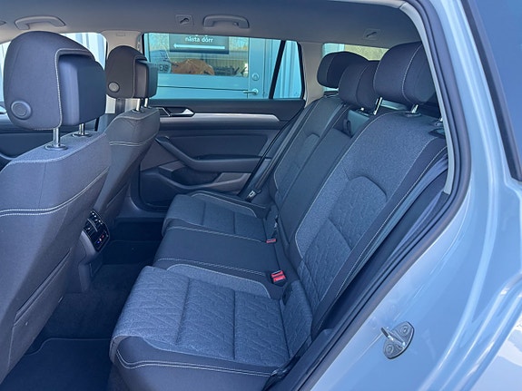 Volkswagen Passat 22 of 27
