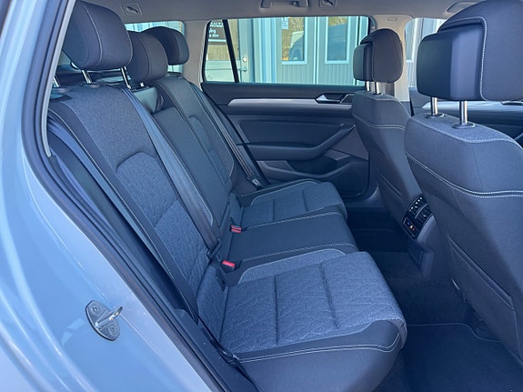 Volkswagen Passat 15 of 27
