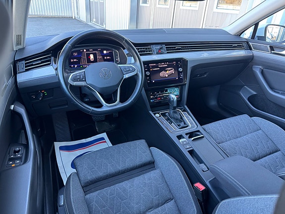 Volkswagen Passat 23 of 27