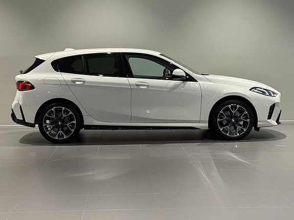 BMW 120 3 of 5