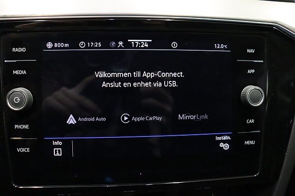 Volkswagen Passat 25 of 26