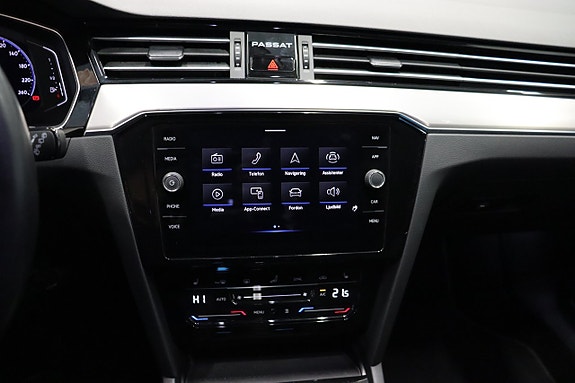 Volkswagen Passat 17 of 26
