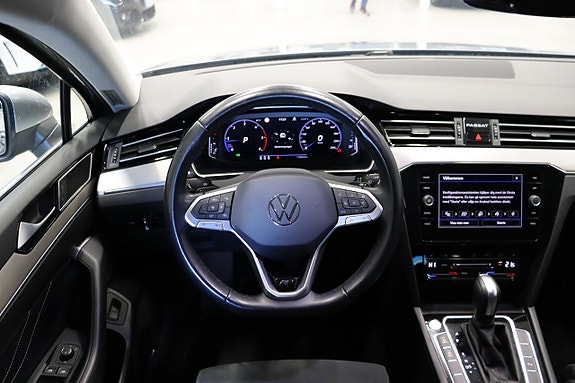 Volkswagen Passat 13 of 26